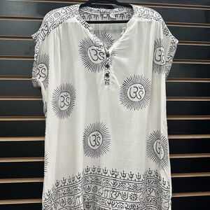 EARTHBOUND White Tunic Top with Black Sunburst Print